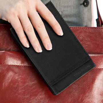 《TRAVELON》拼接皮革護照夾(墨黑)