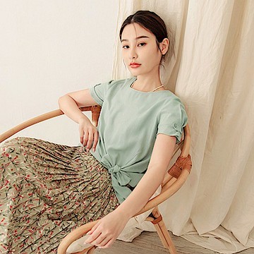 OB嚴選-圓領造型釦短袖下襬綁帶上衣