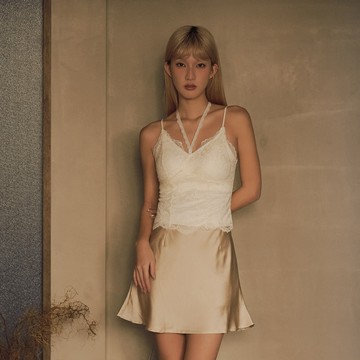 高級感蕾絲極細肩帶BRA TOP（附可拆式蕾絲掛脖裝飾線）