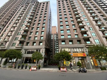 農十六/明星學區~稀有陽台進出高樓層3房+平移車位｜高雄市鼓山區富農路