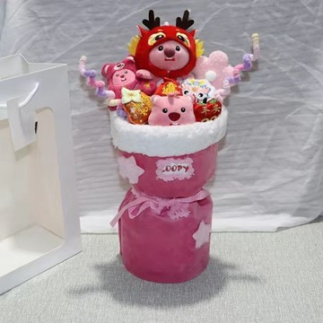 預購【LAMIE】 桃粉新年款海狸龍龍露比款 露比花束 花朵花束 花束花禮 可愛花束 娃娃花束 卡通花束花禮 花束