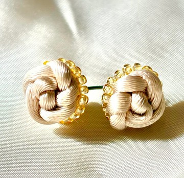 圓潤耳針式耳飾 Sew on cord accessory 象牙白