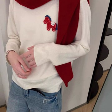 新款 圓領小馬刺繡針織上衣女 秋冬韓系減齡顯瘦毛衣打底衫 白色圓領毛衣 小馬刺繡紅色毛衣 氣質女裝上衣