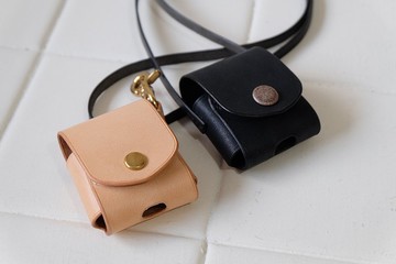 Apple AirPods 皮革保護套