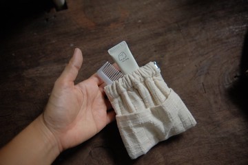 Squeeze mini pouch