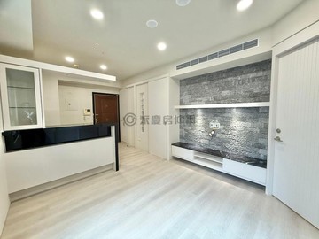 R13富邦百貨旁農16公園邊間輕裝潢大2房車位｜高雄市鼓山區龍勝路