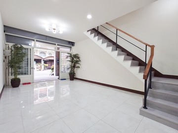 崇德商圈全新裝潢透天	｜台中市北屯區崇德一路