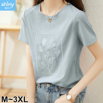 【V5090】shiny藍格子-文藝時尚．刺繡花朵圓領短袖上衣