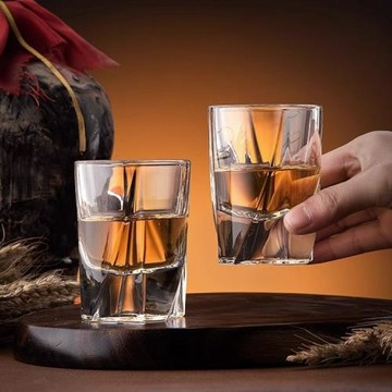 加厚玻璃白酒杯家用套裝分酒器飯店酒店用品高顏值品酒杯酒具