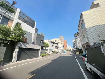 屏基和平公園悠閒店住 生活機能最強區段｜屏東縣屏東市莊敬街一段