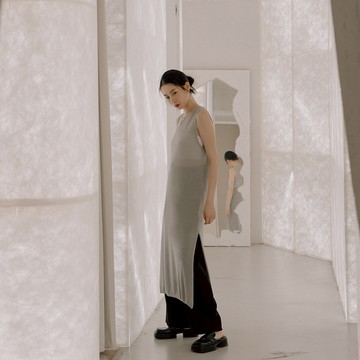 簡約透膚針織長版罩衫背心-灰