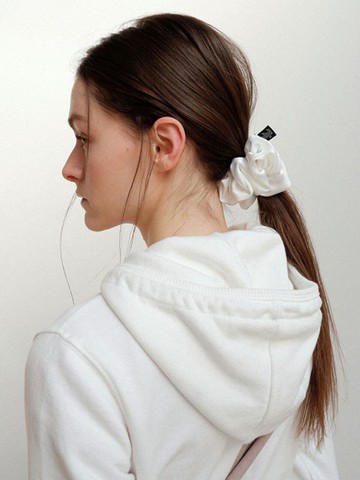 Basic Silky Scrunchie_White