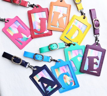 【彩虹系🌈RAINBOW8 —頭文字A至Z 英文字母行李吊牌】好好縫 皮革材料包 免費壓字 手工包 彩虹 卡片套 卡片夾 名片夾 行李掛牌 旅行 護件夾 證件夾 簡約實用 意大利皮 植鞣革 皮革DIY