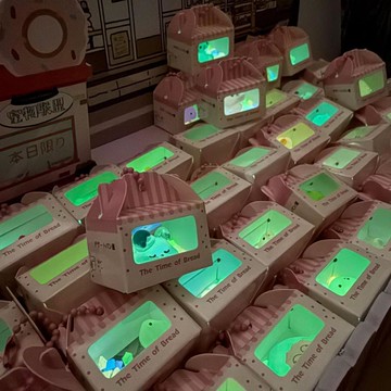 ✨蝦皮優選熱賣🌸集麥社立體夜光動物麪包小房子掛件配飾 禮盒 禮物