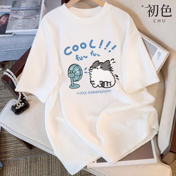 初色 童趣卡通插畫吹風小貓印花寬鬆圓領短袖T恤上衣女上衣-共2款5色-11515.11516(M-3XL可選)