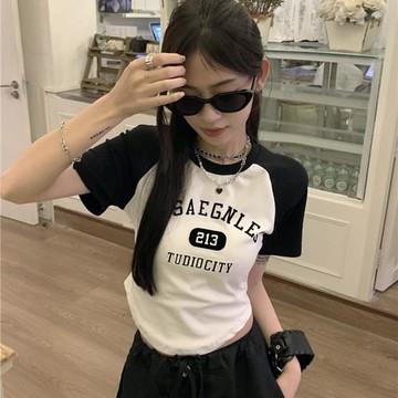 美式甜酷風字母撞色插肩短袖t恤女夏季設計感小眾短款弧形bm上衣