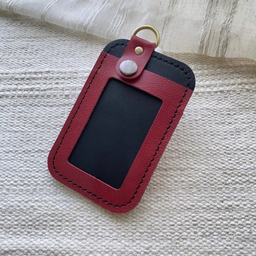 有格調。皮革證件套 - 黑底紅 -