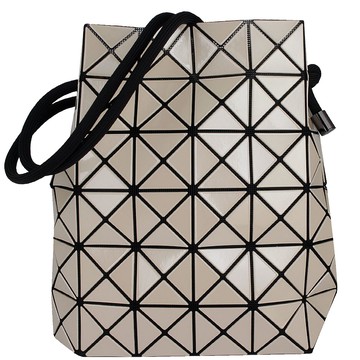 ISSEY MIYAKE 三宅一生 BAOBAO 米色亮面方格6x6繩結肩背/斜背水桶包
