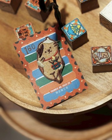 刺繡燙貼/別針 | 台灣地形-茄芷袋三花 | Littdlework