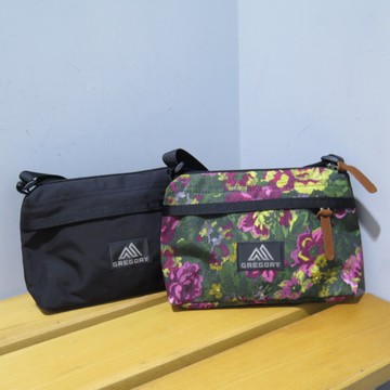 GREGORY ENVELOPE SHOULDER 1L 斜背包 GG12540- 兩色【iSport愛運動】