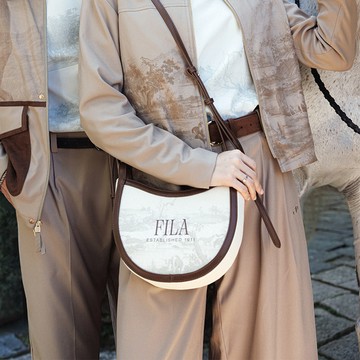 FILA X NPM 故宮聯名款百駿斜背包-堊灰色 BMA-1812-LG