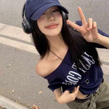 【賣爆減齡設計感】甜辣風韓系上衣 美式斜領短袖T恤 印花字母辣妹夏季小衆寬鬆顯瘦慵懶復古肩上衣 短上衣 露肚上衣 短袖上
