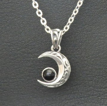 彎月項鍊 黑瑪瑙 純銀 925【免費鐫刻】彎月 月亮 Crescent Moon Luna 唐草 唐草紋飾 項鍊 墜飾 天然石