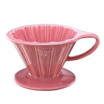 Tiamo V02花瓣陶瓷咖啡濾杯組-附濾紙量匙滴水盤-粉紅色 (HG5536 PK)