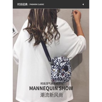 布包包斜挎包裝手機的小包包女印花時尚百搭多層拉鏈中老年媽媽包