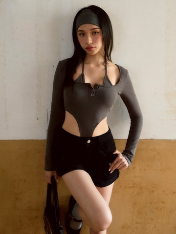 不用靠近也很有存在感；交叉造型BraTop連體衣 兩色