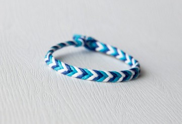 由淺入深-細版漸層藍 / 手工編織手環