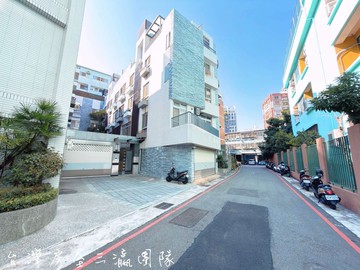 ⭐賴厝國小學區⭐奧克蘭幼稚園旁⭐雙車電梯別墅⭐｜台中市北區梅川西路三段