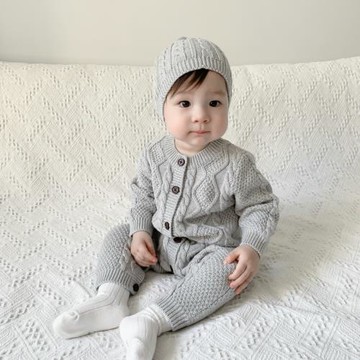 春秋款男女寶寶嬰兒純色前開扣針織連體衣毛球帽新生兒純棉爬服