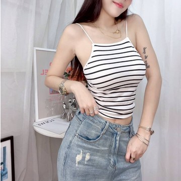白現貨秒出售完不再♥️ 【JinG】自帶胸墊*細肩吊帶彈力背心♥️一體成形胸墊 棉質小可愛 內搭打底 罩杯上衣
