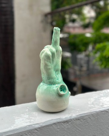 酷酷的中指水煙壺擺件