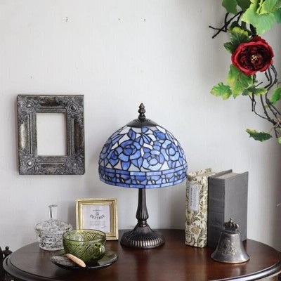 ☆爽やかなブルー バラが彩る ステンドグラス 卓上照明 色彩青のランプ