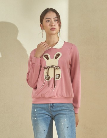 ★【喜芝梅】粉櫻童話 可愛兔子圖案優雅翻領上衣(粉色；M-2L) 224400018