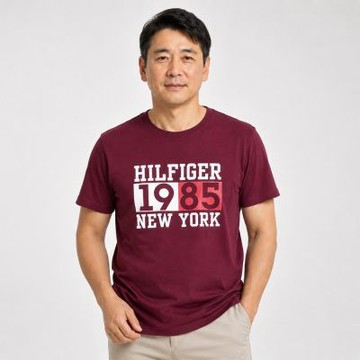 TOMMY 熱銷印刷1985Logo圖案短袖T恤-酒紅色