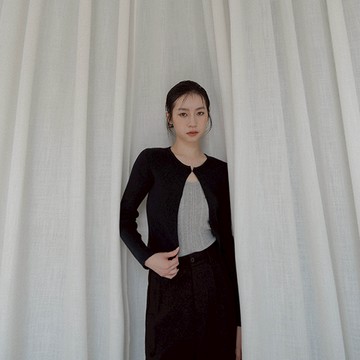 開襟勾釦坑條針織上衣-黑