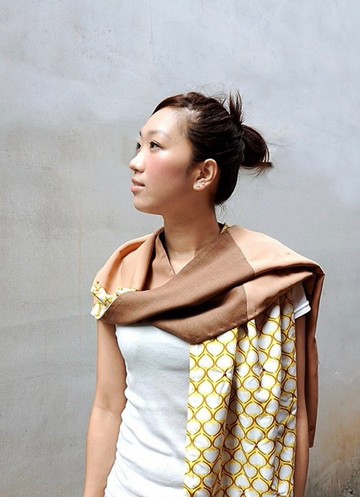 純手作復古風駝色撞色愛心花紋涼爽布料不對稱圍巾披肩