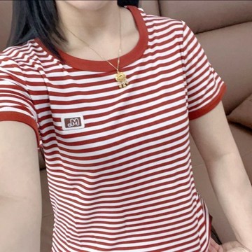 條紋圓領t恤女 上衣 T恤 短袖上衣 短袖衫 夏季時尚新款氣質條紋圓領短袖刺繡t恤遮肚子顯瘦百搭上衣