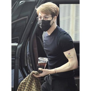 王嘉爾同款美式圓領短袖t恤男夏季休閑修身簡約打底衫半袖體恤潮