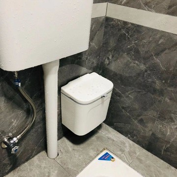 【台灣出貨】廁所衛生間浴室壁掛垃圾桶紙簍廚房櫃門壁掛帶蓋可掛式加厚垃圾桶厨房垃圾桶 挂式垃圾桶  廚餘桶 免彎腰
