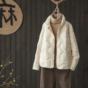 羽絨服女短款2024年冬季新款輕薄時尚立領純色寬松白鴨絨保暖外套