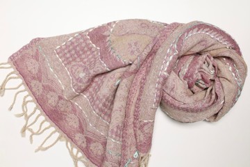 【聖誕禮物】喀什米爾水煮羊毛手工刺繡圍巾披肩粉紅格紋溫柔風