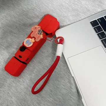 ✨臺灣寄出✨適用於大疆Pocket3保護套新年馬紅色斜挎硅膠雲臺相機收納殼防摔