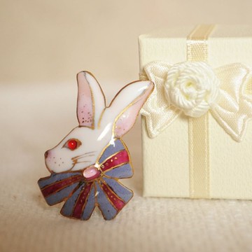 兔子臉部琺瑯飾針