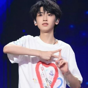 明星同款 TF家族四代 肆意少年 演唱会 純棉短袖t恤 男女 夏裝周邊 陈奕恒 杨博文 左奇函同款 衣服愛心設計