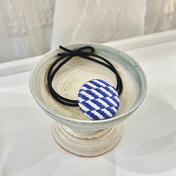 小巾繡髮圈 - 雨 | 客製化 刺繡髮飾 別針 胸針