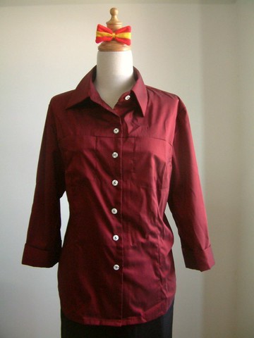 暗紅色七分袖襯衫